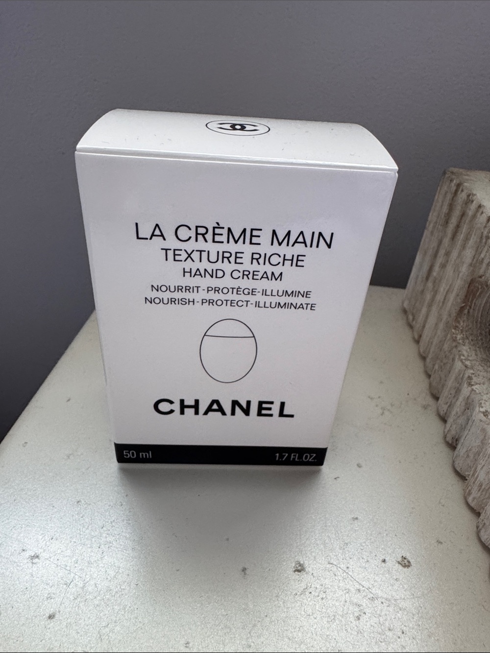 CHANEL White La Crème Main Texture Riche Hand Cream